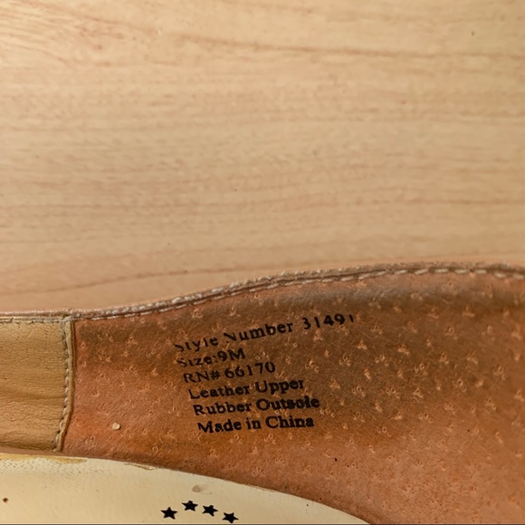 Urban Outfitters • Classic Peep Toe Heels - Picture 7 of 7